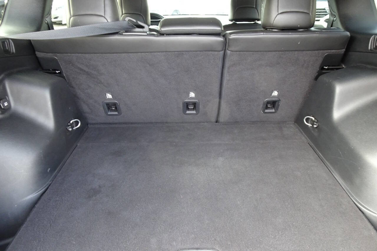 Used 2020 Jeep Cherokee Latitude Plus image 9