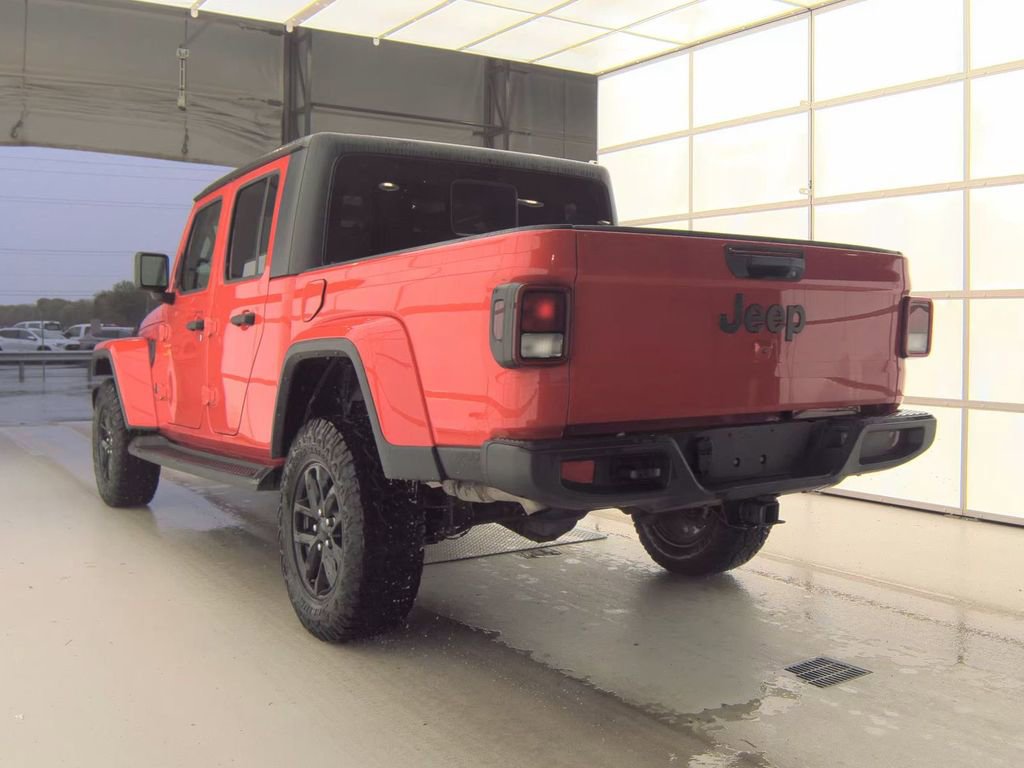 Used 2022 Jeep Gladiator Sport AWD/4WD image 4