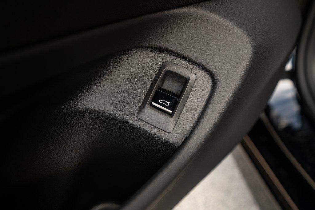 New 2026 BMW 530i xDrive w/ M Sport Package image 24