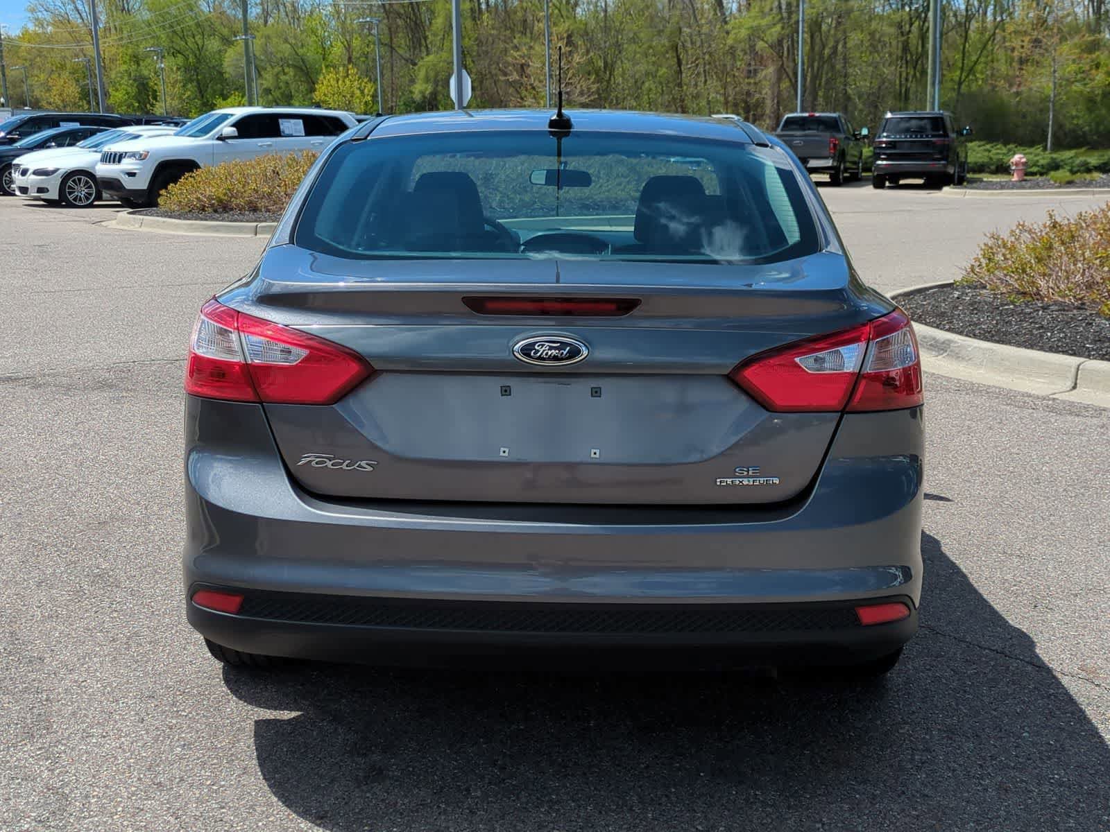 Used 2014 Ford Focus SE w/ SE Winter Package FWD image 7
