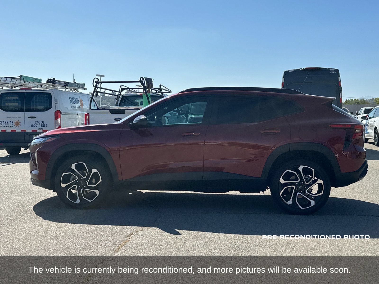 Used 2025 Chevrolet Trax RS w/ Sunroof Package FWD image 3