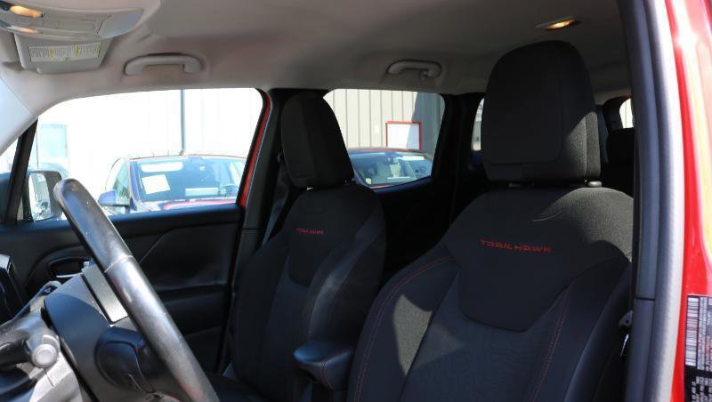 Used 2019 Jeep Renegade Trailhawk w/ Cold Weather Group II image 9