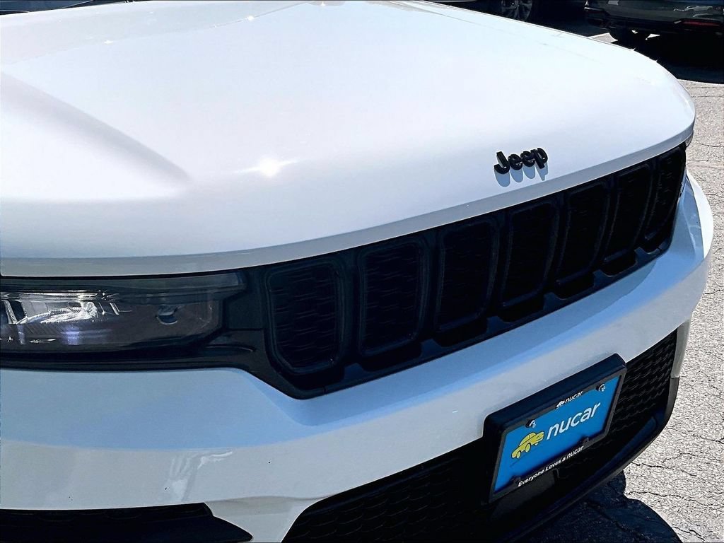 Used 2023 Jeep Grand Cherokee Altitude AWD/4WD image 30