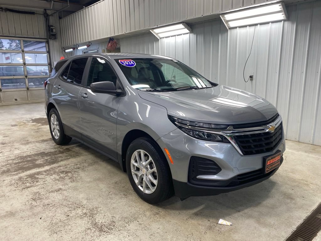 Used 2024 Chevrolet Equinox LS w/ LS Convenience Package AWD/4WD image 4