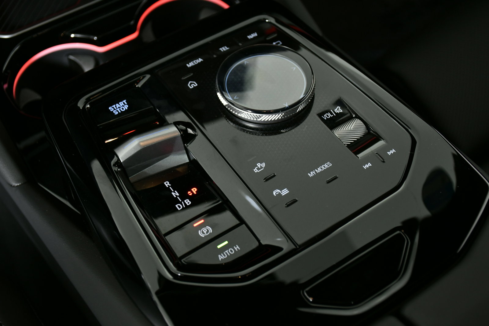 Used 2025 BMW i5 xDrive40 w/ Premium Package image 18