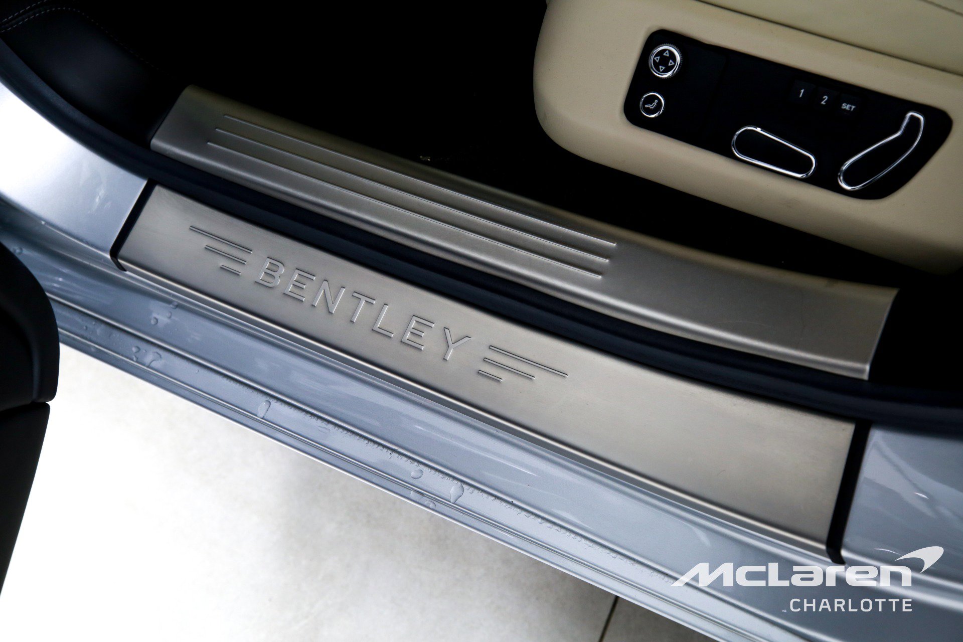 Used 2017 Bentley Flying Spur V8 image 20