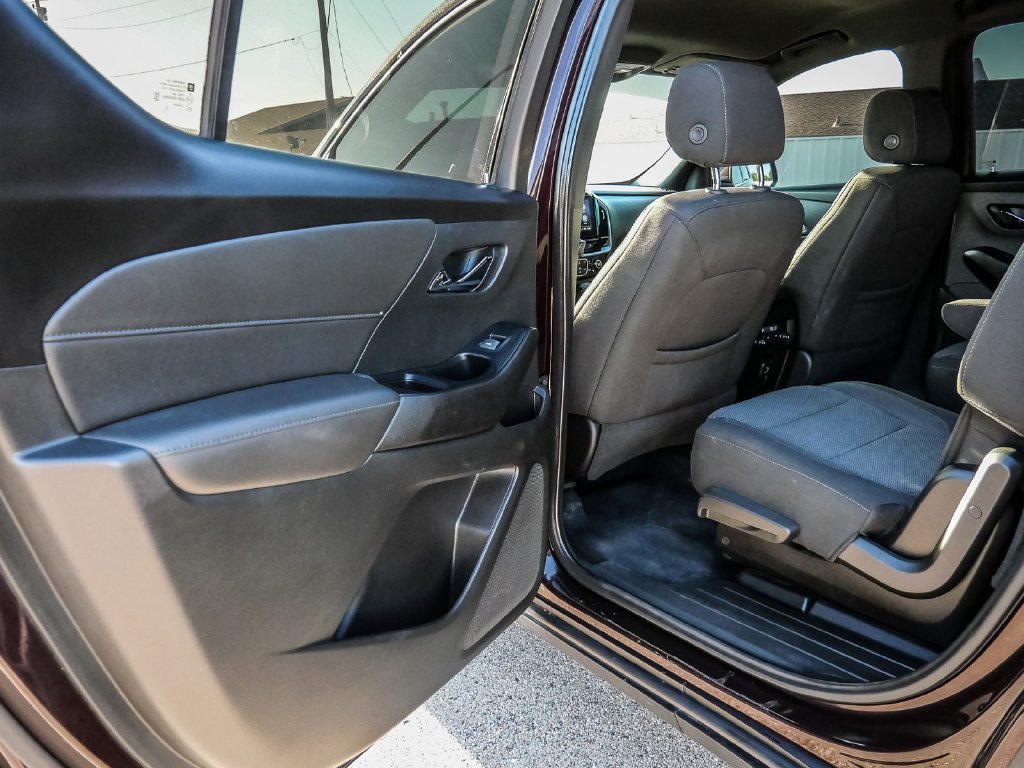 Used 2023 Chevrolet Traverse LT FWD image 24