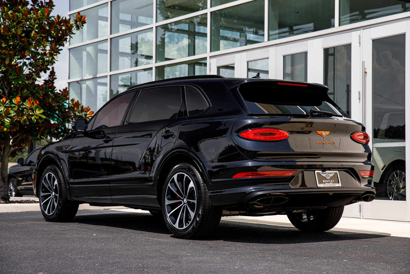 Certified 2023 Bentley Bentayga Extended Wheelbase AWD/4WD image 11