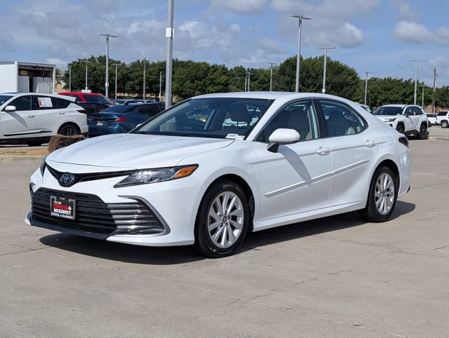 Used 2024 Toyota Camry LE FWD image 9