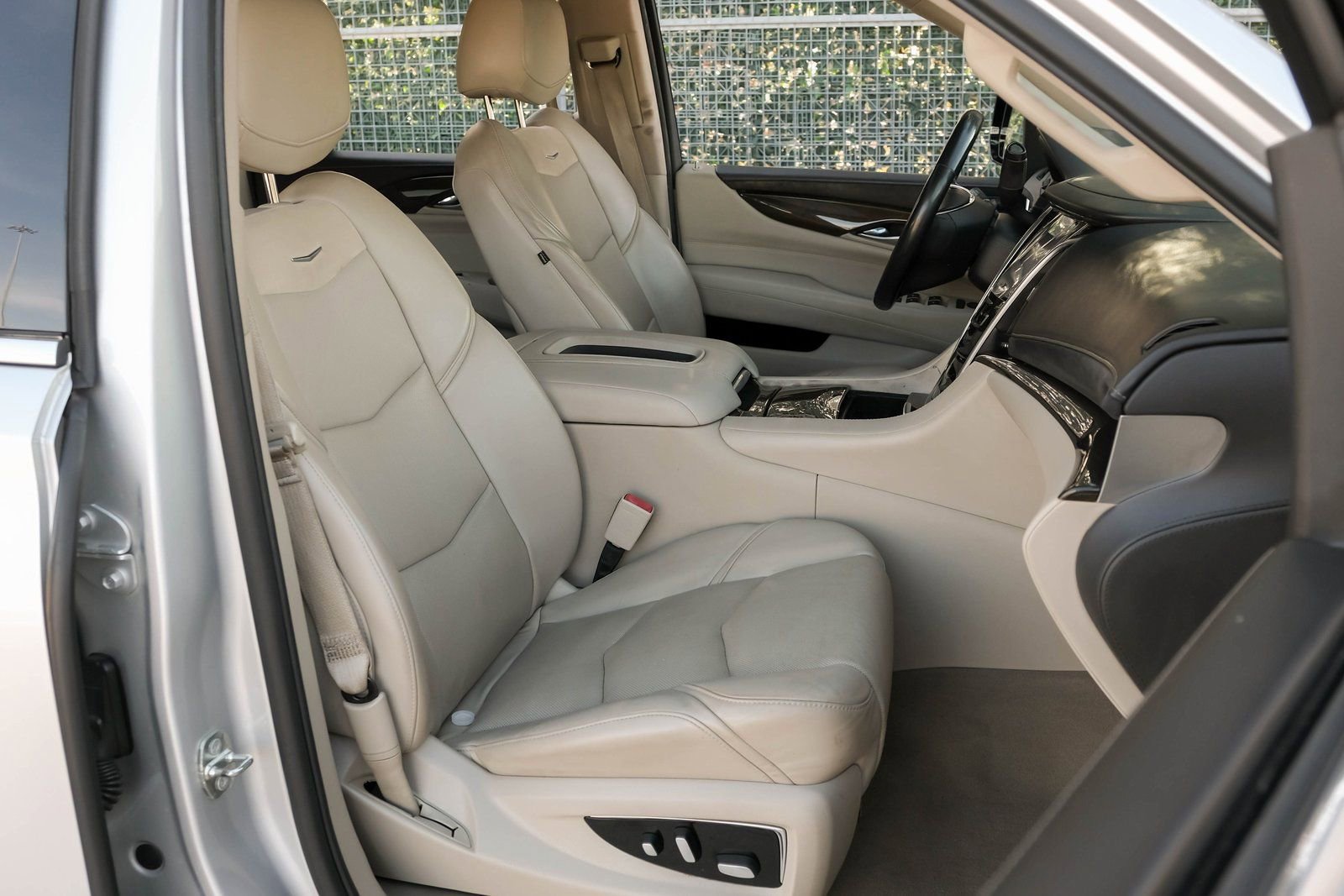 Used 2020 Cadillac Escalade ESV Luxury image 30