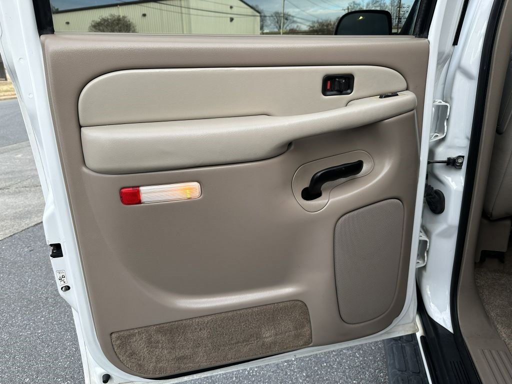 Used 2002 Chevrolet Suburban LT image 12
