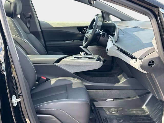 Certified 2025 Cadillac Optiq Luxury 2 w/ LPO, Floor Liner Package AWD/4WD image 15