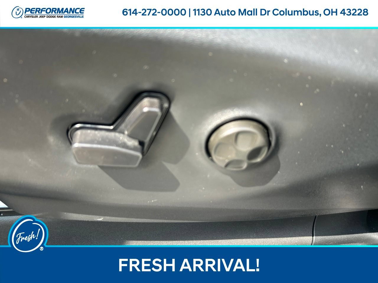Used 2026 Chrysler Pacifica Select FWD image 18