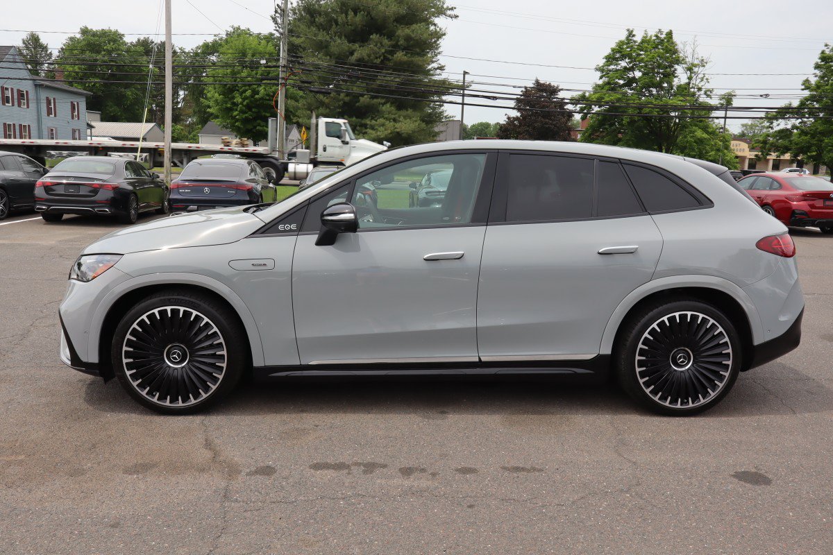 Used 2024 Mercedes-Benz EQE AMG 4MATIC SUV w/ Pinnacle Trim Package image 9