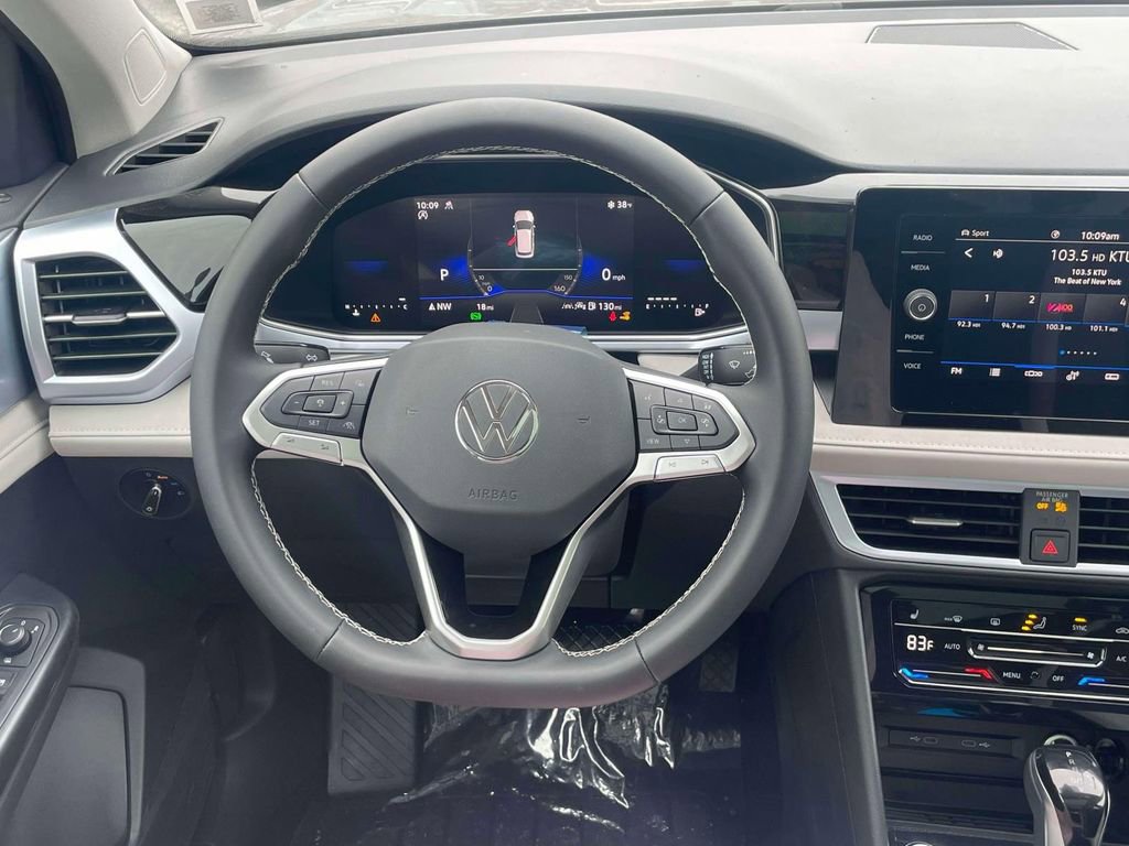 New 2026 Volkswagen Taos SE image 14