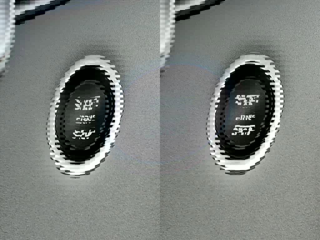 Used 2020 Land Rover Range Rover Evoque SE image 24