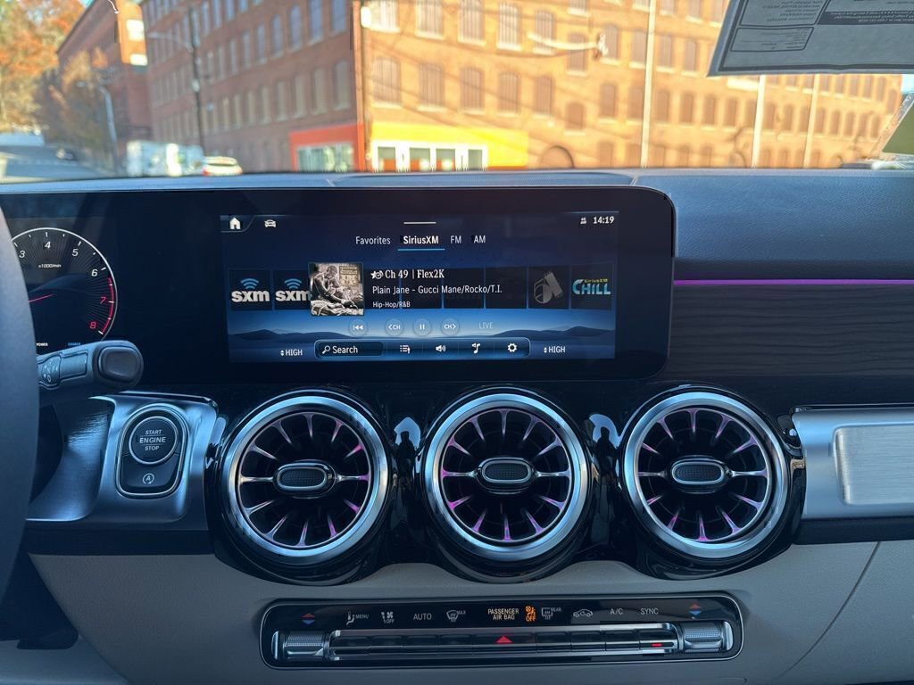 Certified 2026 Mercedes-Benz GLB 250 4MATIC image 31