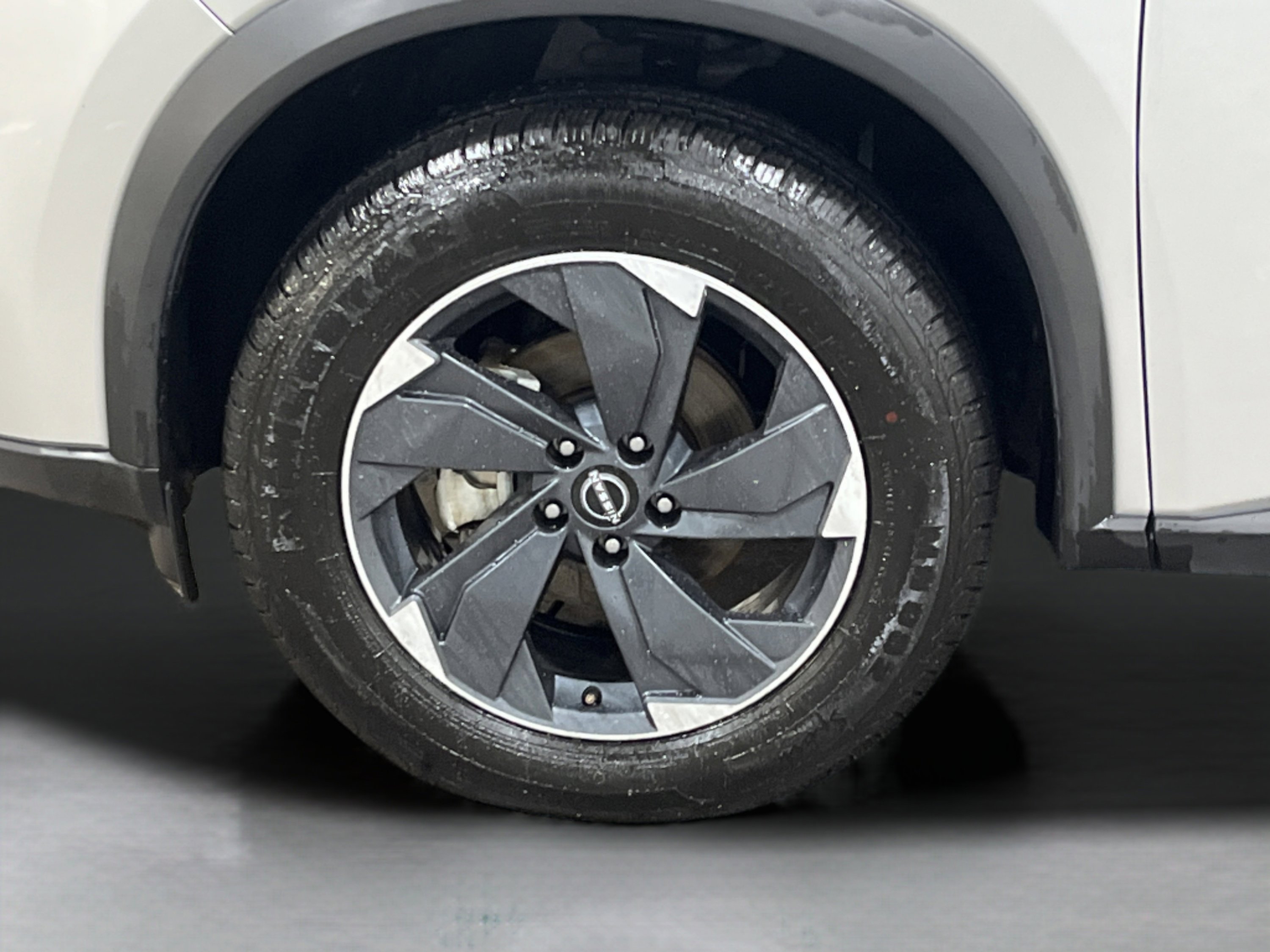 Used 2024 Nissan Rogue SV image 30