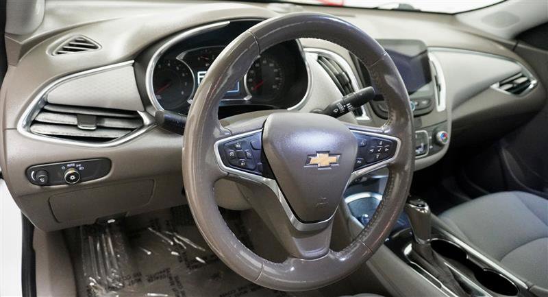 Used 2018 Chevrolet Malibu LT image 11