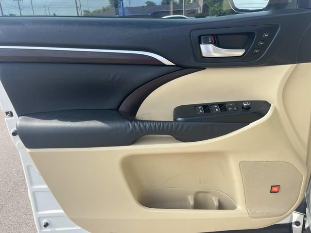 Used 2015 Toyota Highlander Limited Platinum AWD/4WD image 29