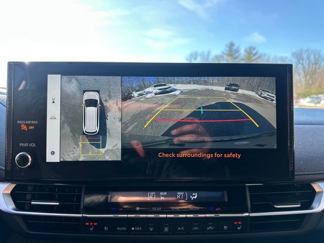 Used 2025 Toyota Sienna Platinum image 38