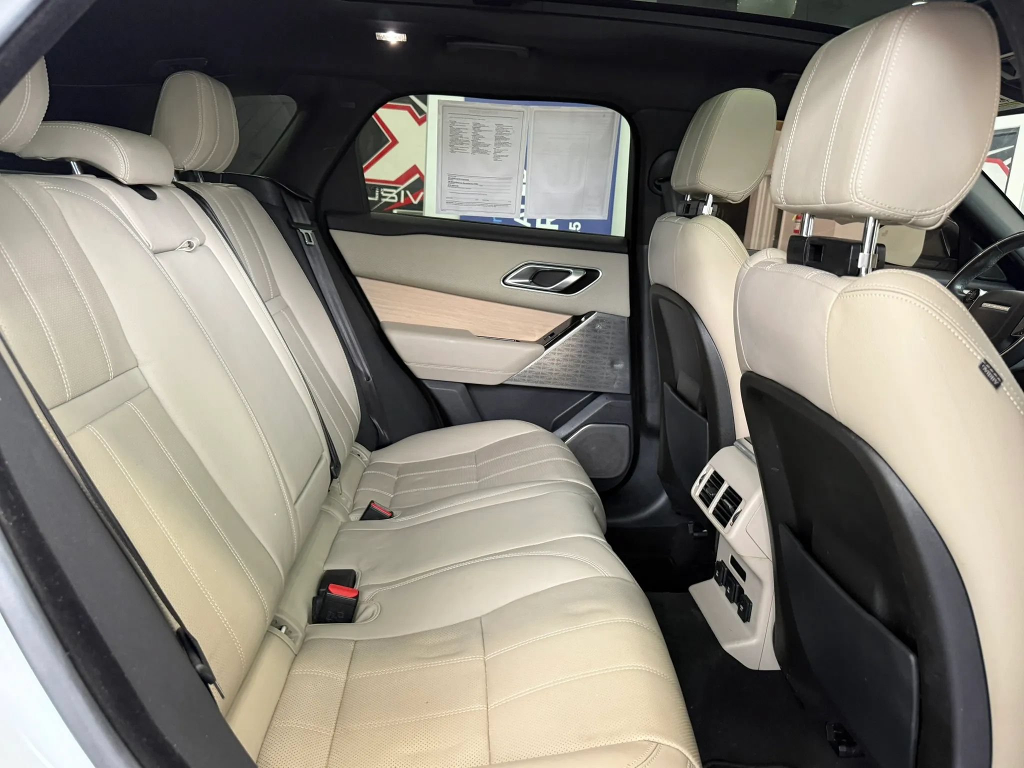Used 2019 Land Rover Range Rover Velar R-Dynamic SE AWD/4WD image 29