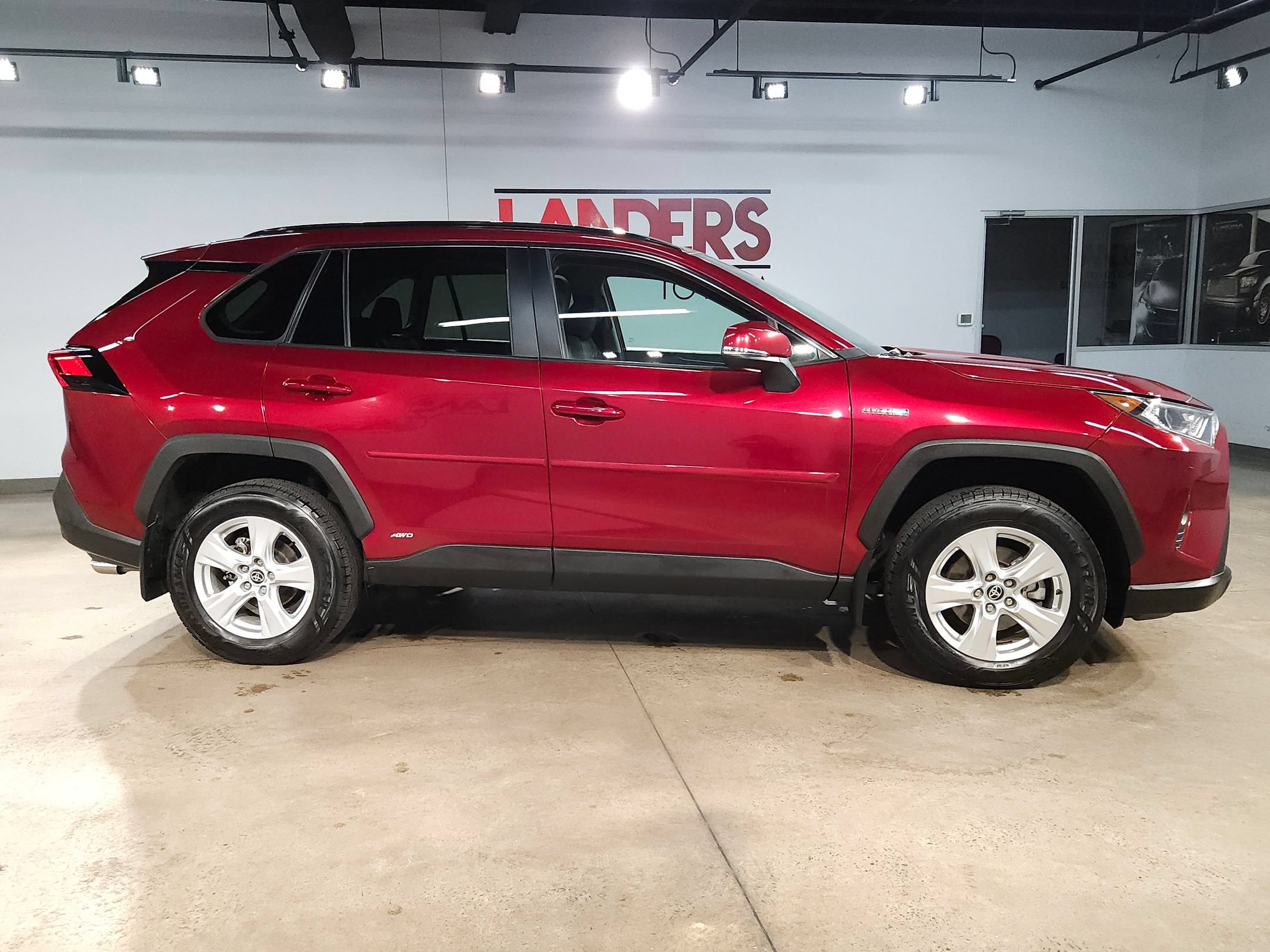 Used 2021 Toyota RAV4 XLE w/ Convenience Package AWD/4WD image 8