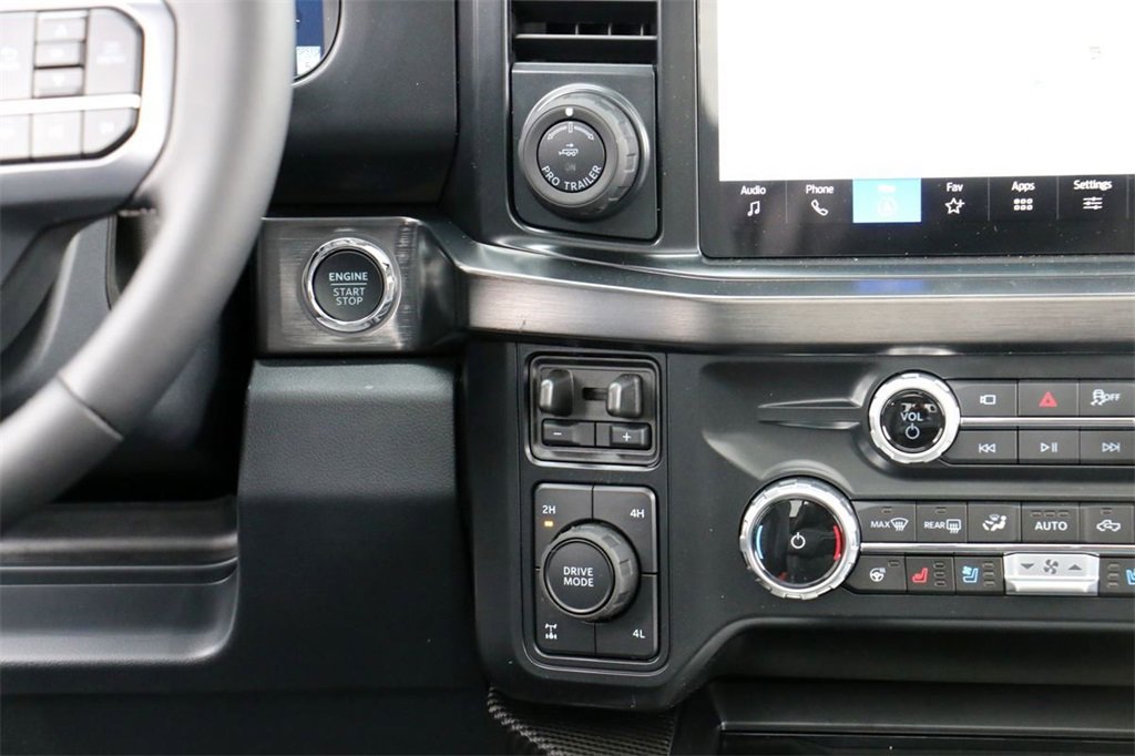 New 2026 Ford F250 Lariat w/ Black Appearance Package image 32