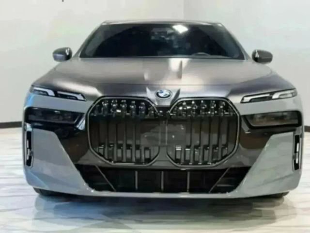 Used 2025 BMW 760i xDrive w/ Executive Package image 44