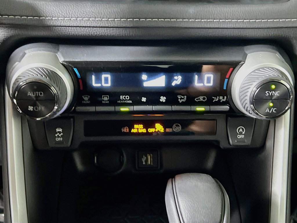 Used 2025 Toyota RAV4 XLE FWD image 23