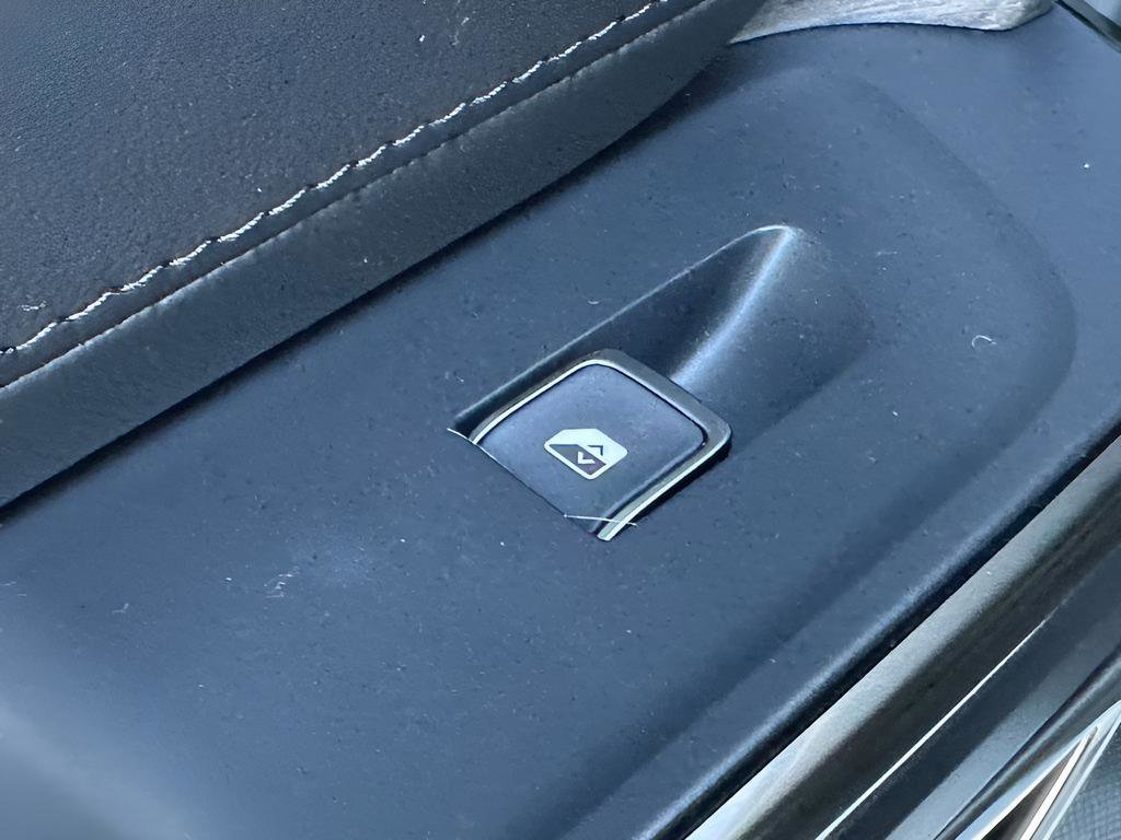 Used 2022 Rivian R1S Adventure image 31