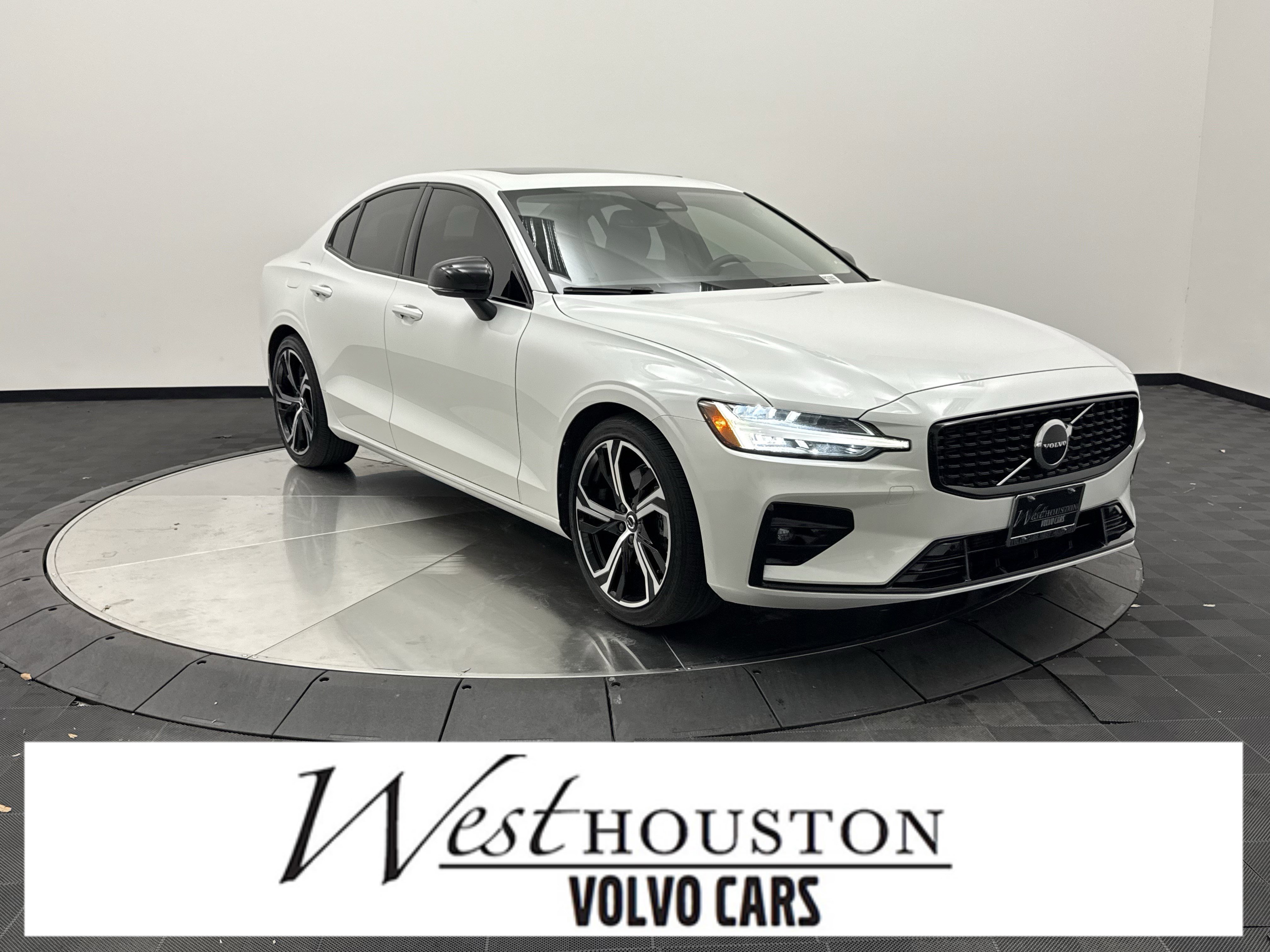 Used 2024 Volvo S60 B5 Core AWD/4WD image 1