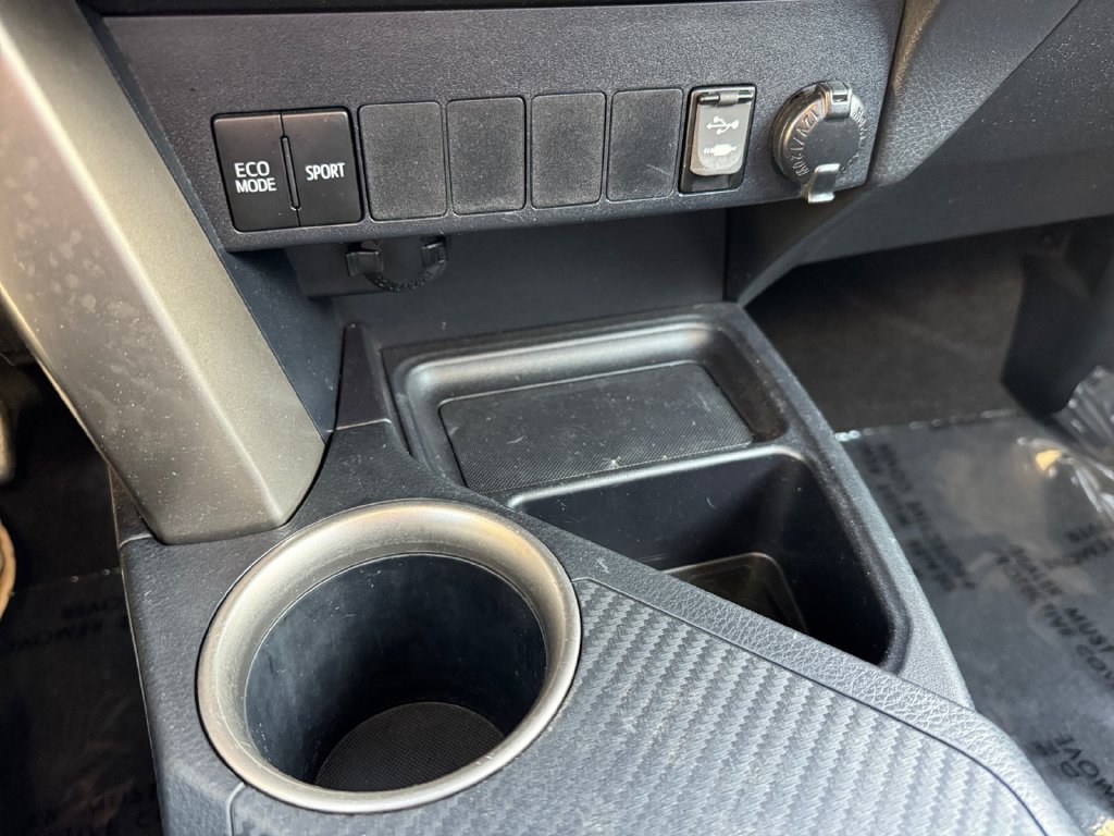 Used 2015 Toyota RAV4 LE AWD/4WD image 24