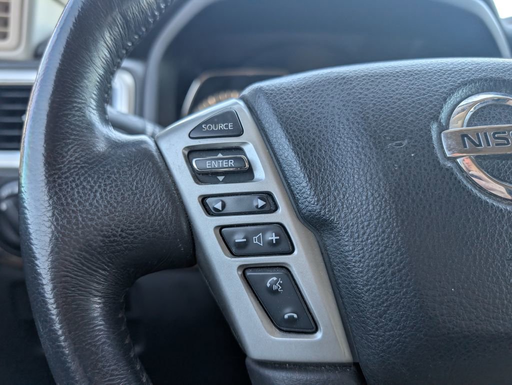 Used 2018 Nissan Titan SL w/ Chrome Package image 12