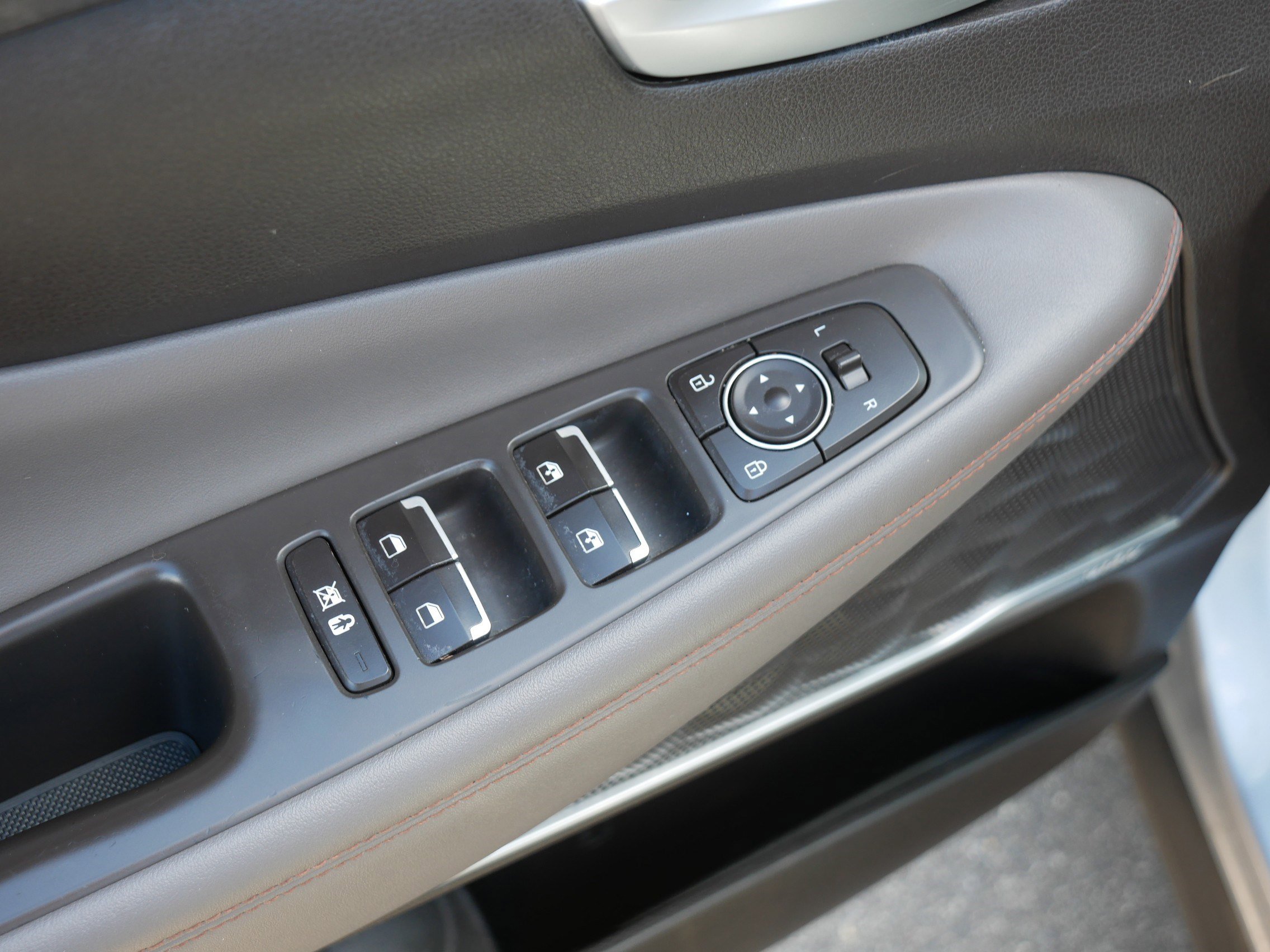 Used 2020 Hyundai Santa Fe Limited FWD image 19