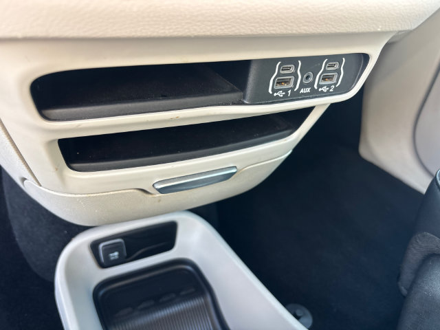 Used 2023 Chrysler Pacifica Touring-L FWD image 25
