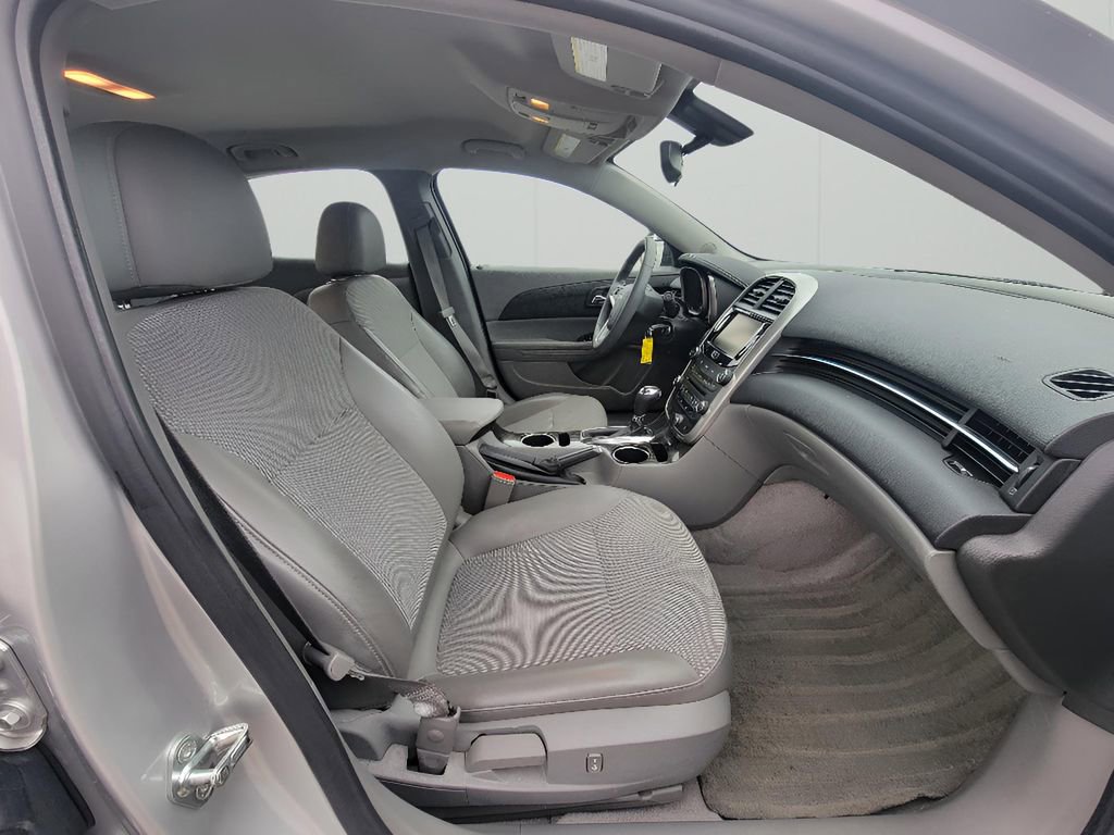 Used 2016 Chevrolet Malibu LT image 32