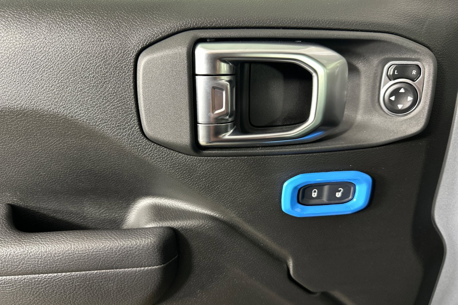 Used 2024 Jeep Wrangler Unlimited w/ Convenience Group image 10