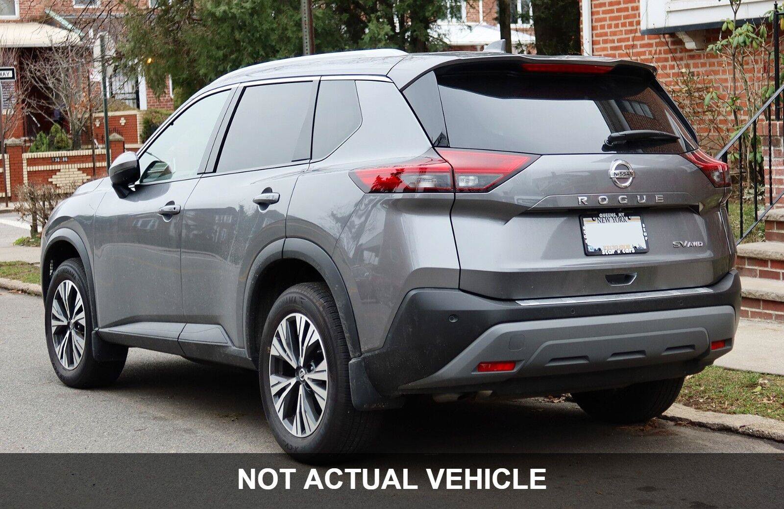 Used 2024 Nissan Rogue S FWD image 2