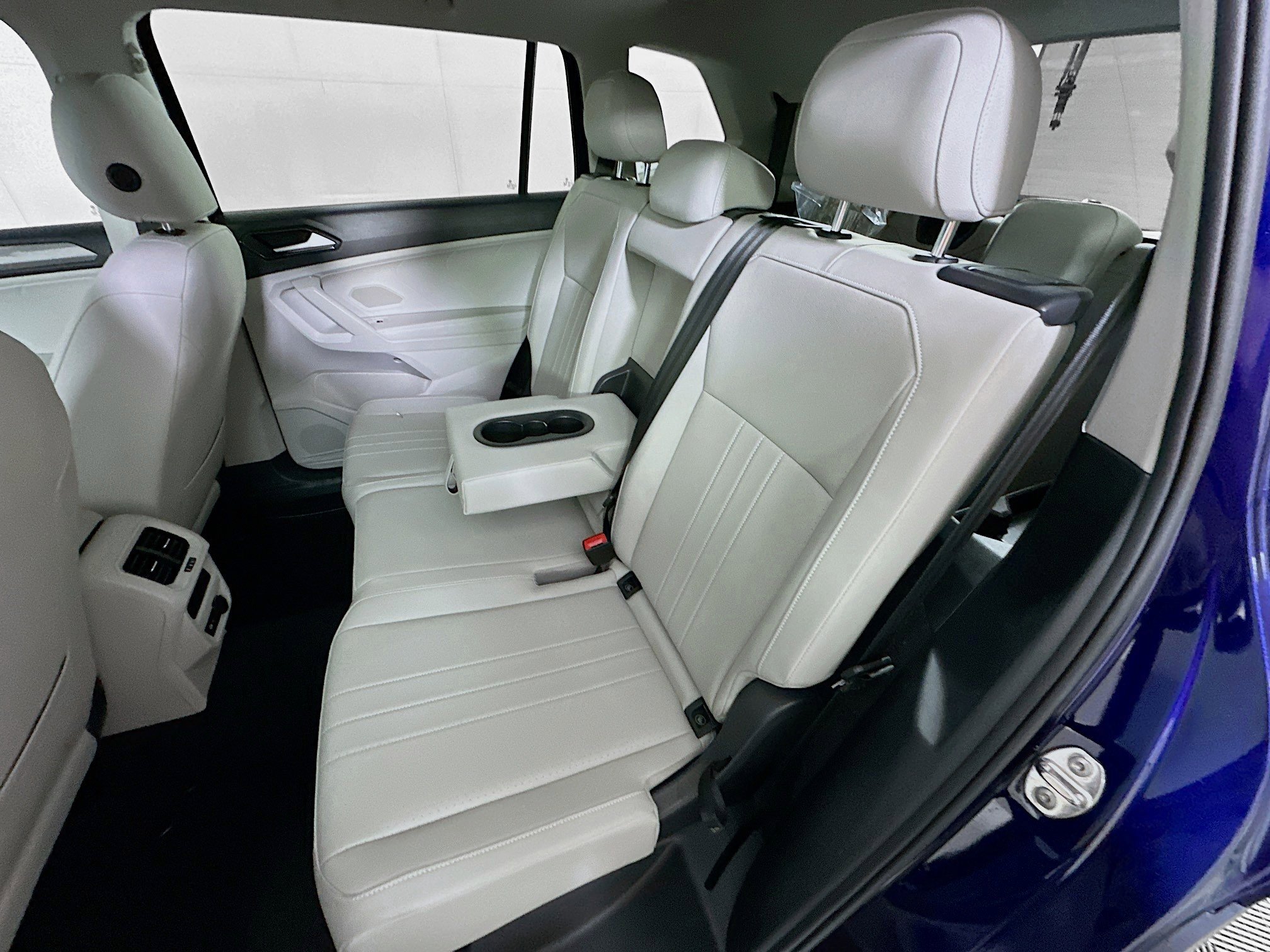 Used 2022 Volkswagen Tiguan SE w/ Panoramic Sunroof Package FWD image 27