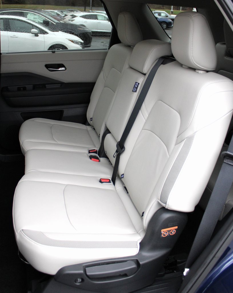 Certified 2024 Nissan Pathfinder SL image 28