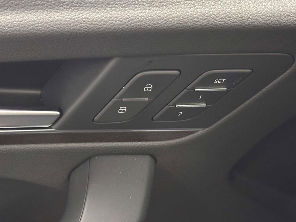 Used 2023 Audi Q5 2.0T Premium w/ Convenience Package image 12