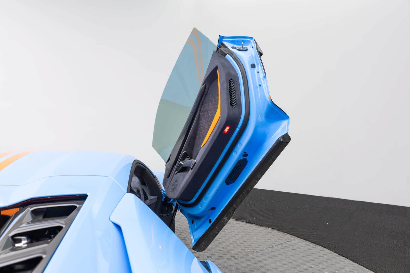Used 2024 Lamborghini Revuelto AWD/4WD image 32