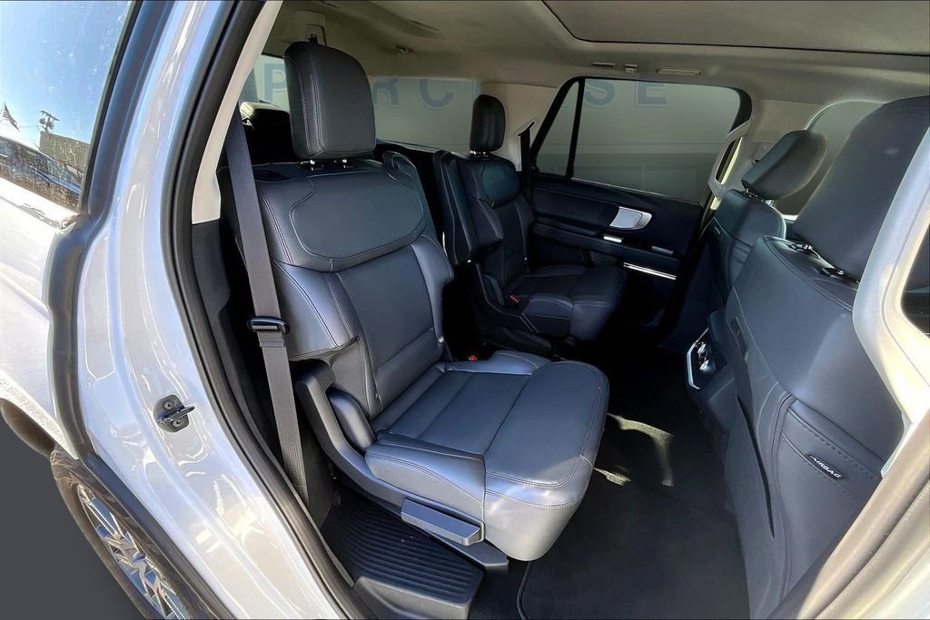 New 2025 Ford Expedition Active image 10