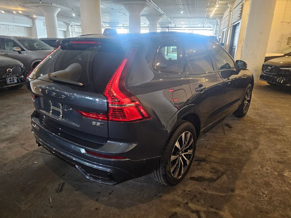 Certified 2023 Volvo XC60 B5 Plus w/ Climate Package AWD/4WD image 4