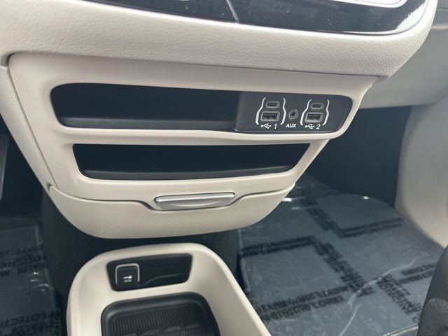 Used 2024 Chrysler Pacifica Touring-L image 26