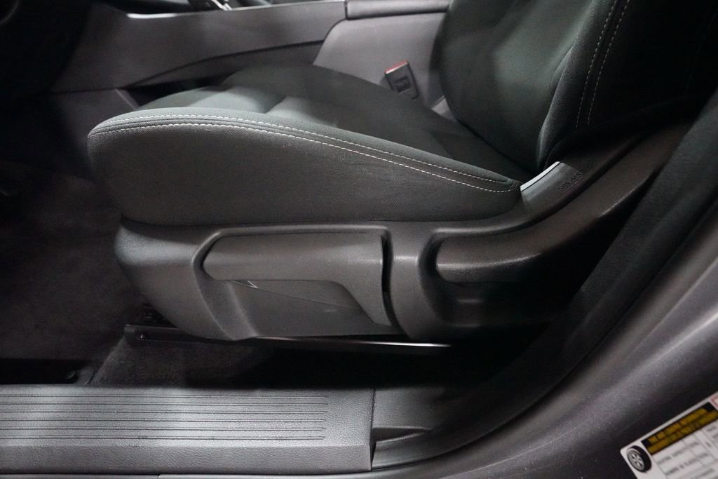 Used 2024 Nissan Rogue S image 28