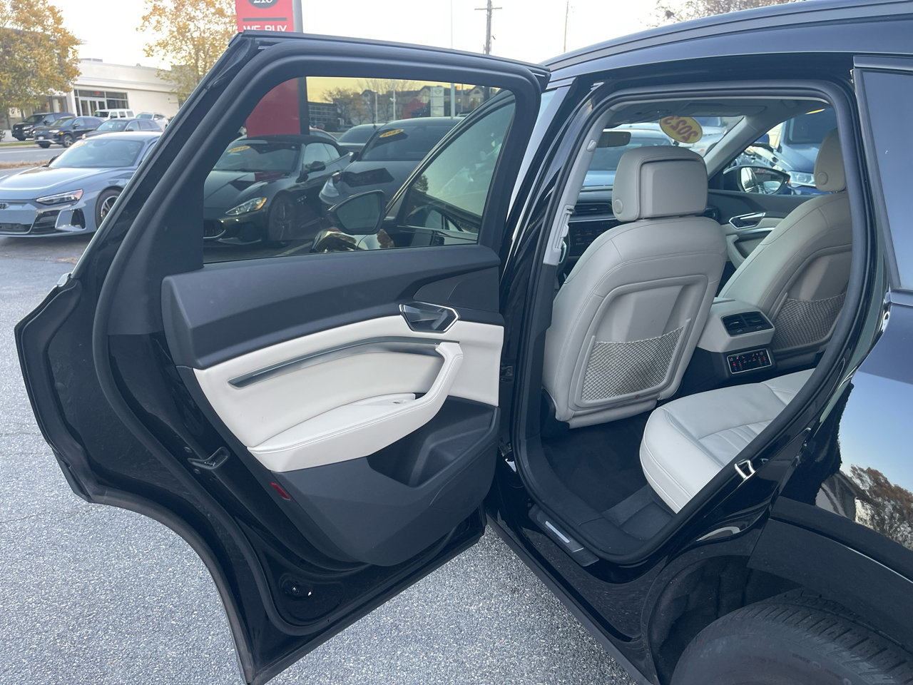 Used 2023 Audi e-tron Premium w/ Convenience Plus Package image 16