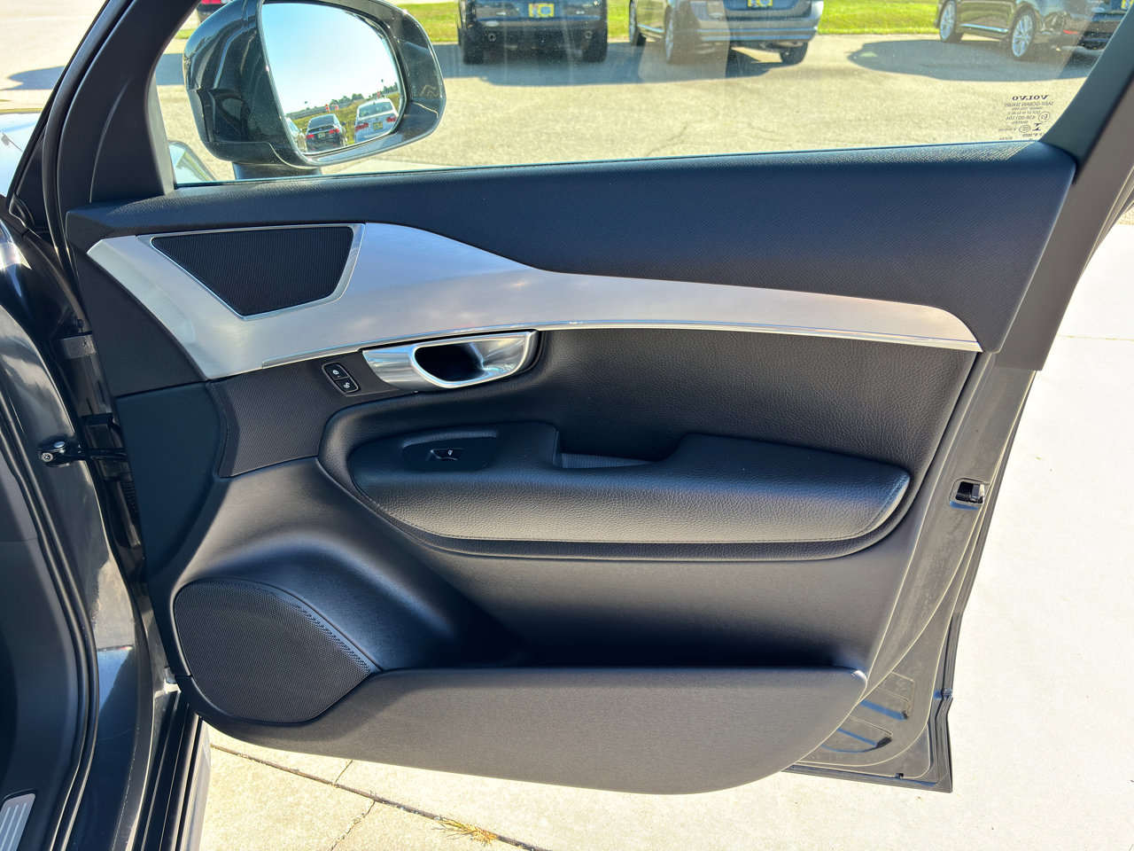 Used 2017 Volvo XC90 T6 Momentum image 31