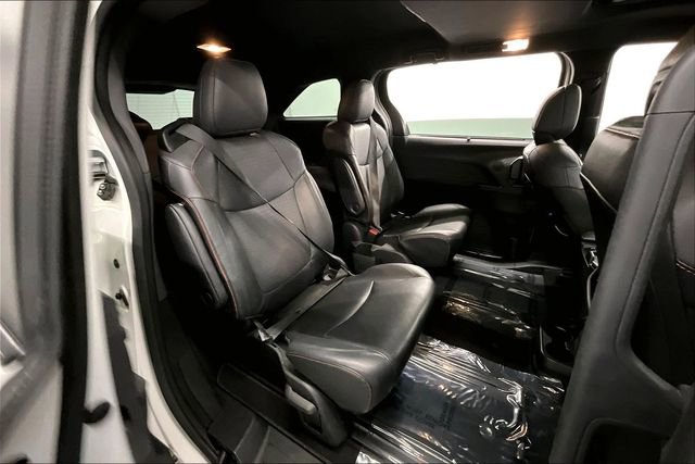 Used 2022 Toyota Sienna XSE image 23